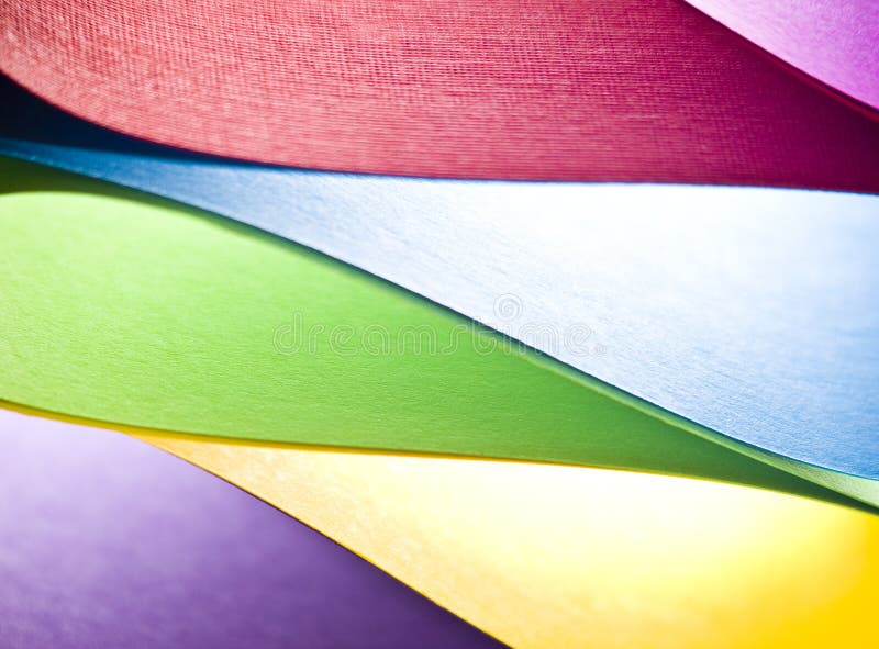 Formas de papel de color en el fondo fotografía de archivo libre de regalías