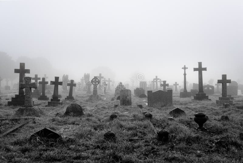 Dimmig kyrkogårdbakgrund