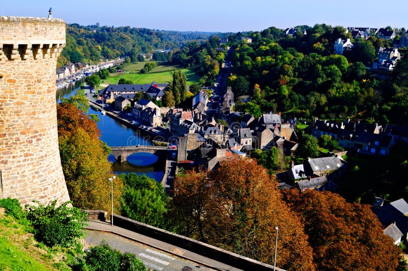Dinan Port op Rance River stock foto's Dinan Port op Rance River stock foto's