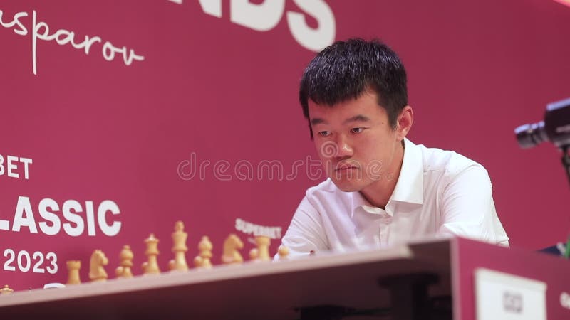 Ding Liren O Campeão Mundial De Xadrez Reinante Na Grande Turnê De Xadrez  De 2023 Clássico De Xadrez Vs Ian Nepomniachtchi Imagem Editorial - Imagem  de inteligência, grande: 277562265