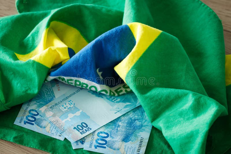 Dinheiro do Brasil, notas de Real, moeda brasileira Stock Photo - Alamy