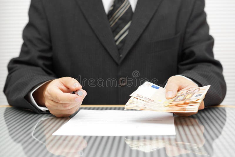 Dinheiro de oferecimento do banqueiro se você assina o contrato