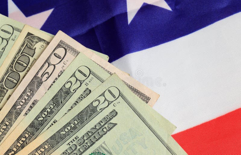 Notas Do Dólar E Bandeira Do Estados Unidos Imagem de Stock - Imagem de  listras, dinheiro: 90956305