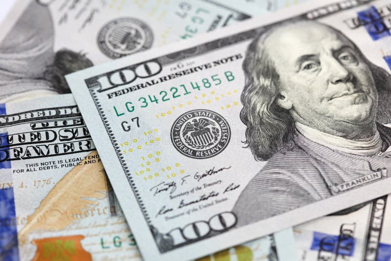 Grande pilha de 20 notas de dólar dos estados unidos grande resolução para  fundo de notícias de finanças empresariais