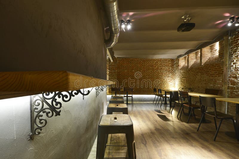 Classy Restaurant Bar With Booths Mirrors And Red Brick Walls Stock Photo -  Download Image Now - iStock