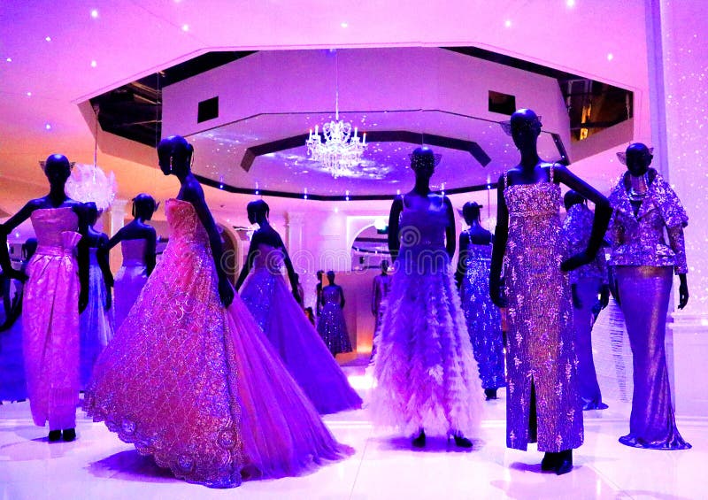 Dior fashion exhibition at V&A.