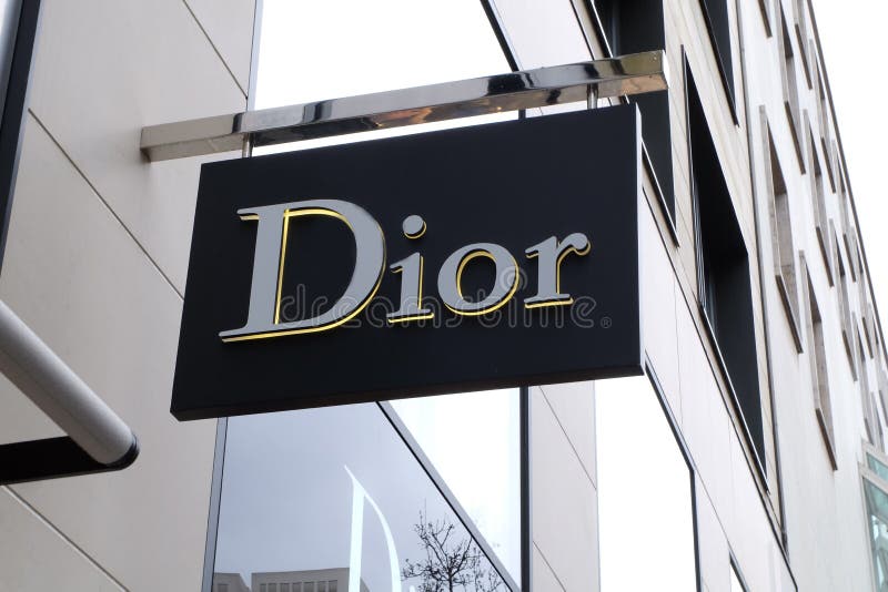Dior Shop Logo in Frankfurt royalty-vrije stock foto Dior Shop Logo in Frankfurt royalty-vrije stock foto