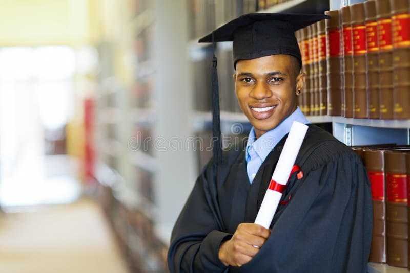 Diplômé d'école de droit d'afro-américain images libres de droits Diplômé d'école de droit d'afro-américain images libres de droits