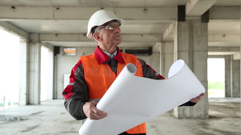 Directeur des travaux au chantier de construction