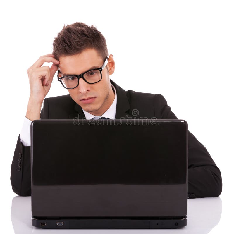 Directeur sérieux avec la main à la tête image libre de droits Directeur sérieux avec la main à la tête image libre de droits
