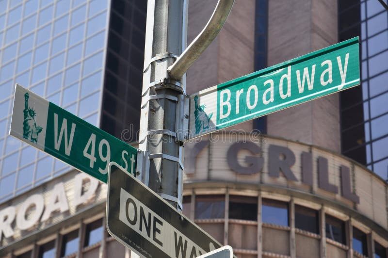 Direzione di Broadway segnale dentro Manhattan, New York, U.S.A. fotografia stock libera da diritti Direzione di Broadway segnale dentro Manhattan, New York, U.S.A. fotografia stock libera da diritti