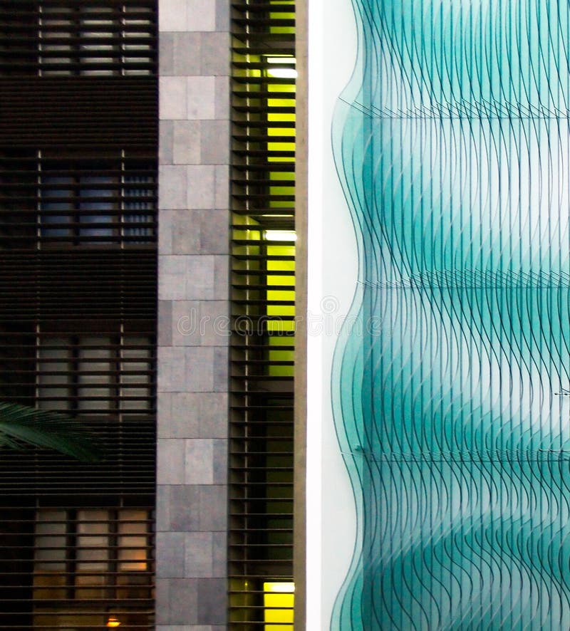 Dritto e ondulato immagini stock libere da diritti