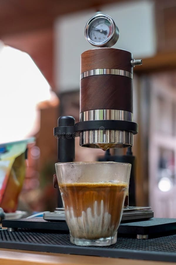 Aram manual espresso maker