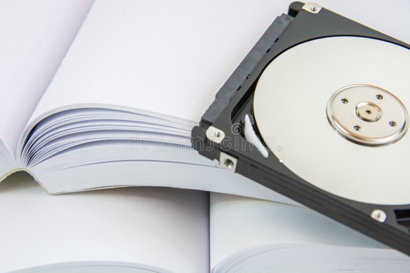 Download Disco rigido e libro immagine stock. Immagine di futuro - 56887323