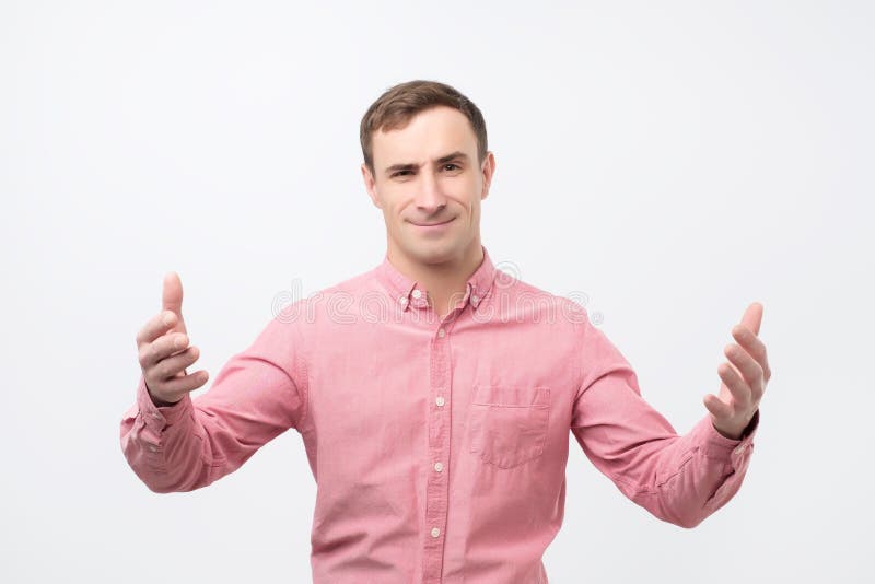 Discuta, discutindo o conceito Homem surpreendido emocional novo que olha a câmera fotos de stock Discuta, discutindo o conceito Homem surpreendido emocional novo que olha a câmera fotos de stock