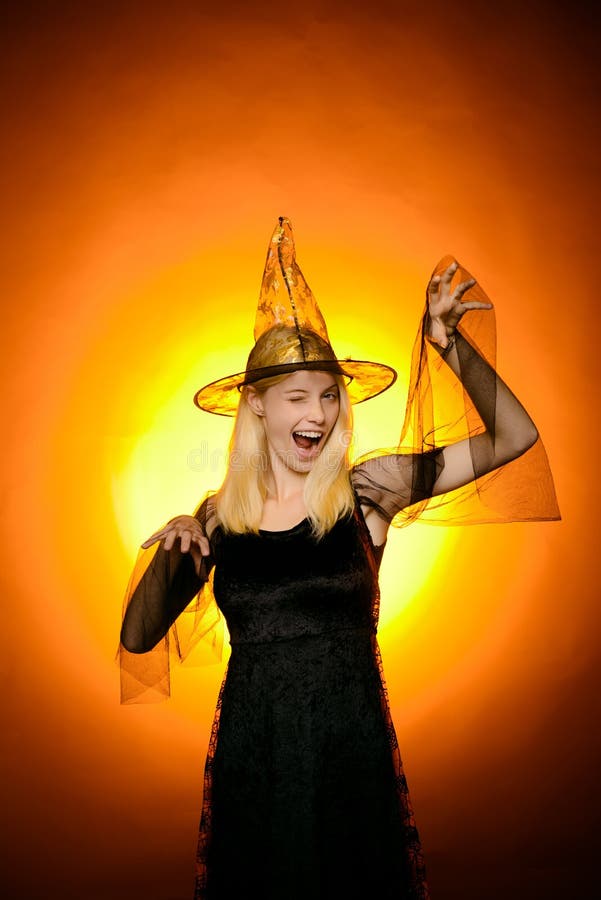 Dise?o De Los Vestidos De Halloween Y De Los Trajes De La Bruja Cara Divertida Gente Loca Expresi?n Divertida Gente Feliz Padre Y Imagen de archivo - Imagen de mirada, bandera: 147952357 Dise?o De Los Vestidos De Halloween Y De Los Trajes De La Bruja Cara Divertida Gente Loca Expresi?n Divertida Gente Feliz Padre Y Imagen de archivo - Imagen de mirada, bandera: 147952357
