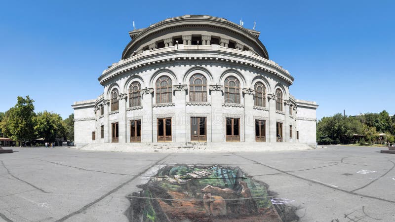 Piazza Di Libertà Dell'opera Teatrale Di Erevan Fotografia Editoriale - Immagine di esterno, arminiano: 196747181