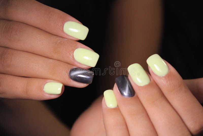 Diseño de la manicura de la juventud foto de archivo libre de regalías Diseño de la manicura de la juventud foto de archivo libre de regalías