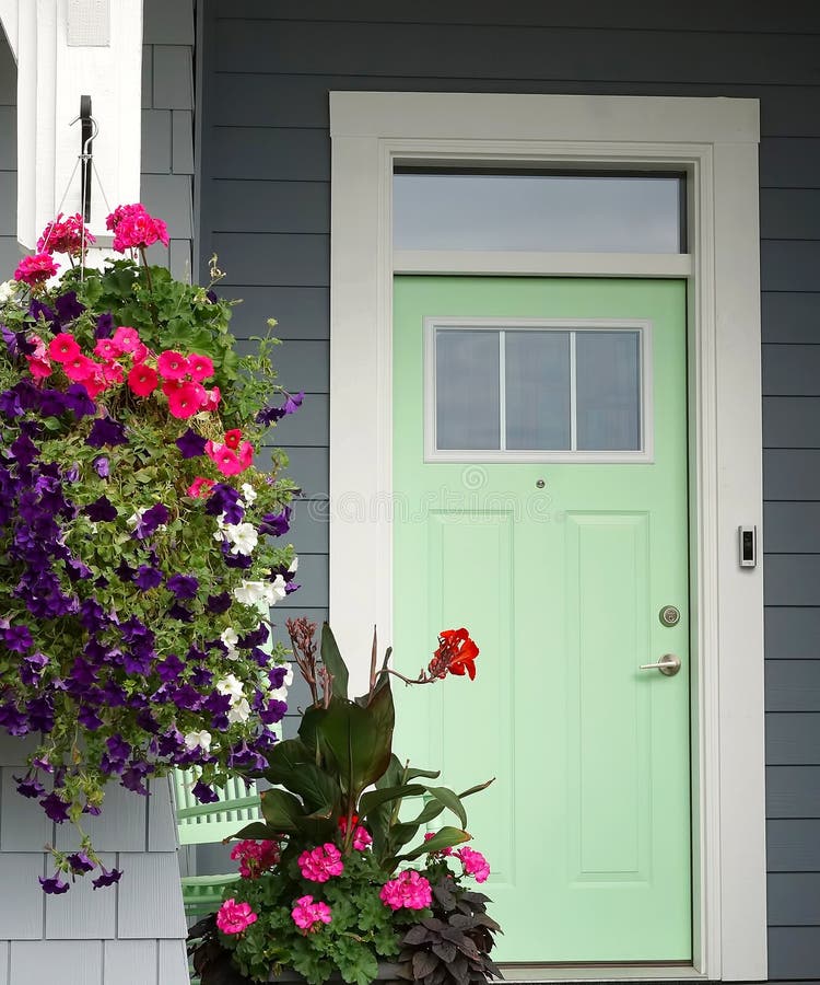Diseño de la puerta principal de la casa pintura verde pastel porche frontal exterior