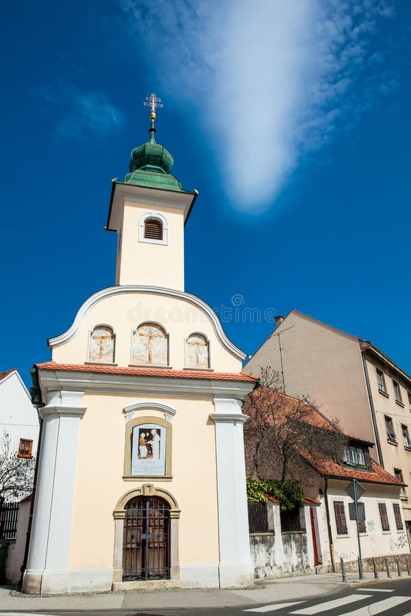 Dismas kaplica buduj?ca w 1706 i dedykuj?ca dobry z?odziej kt?ry by? ukrzy?owany przy Jezus zdjęcia royalty free Dismas kaplica buduj?ca w 1706 i dedykuj?ca dobry z?odziej kt?ry by? ukrzy?owany przy Jezus zdjęcia royalty free