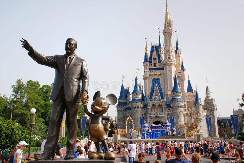Disney ziehen sich im magischen Königreich zurück lizenzfreie stockfotografie Disney ziehen sich im magischen Königreich zurück lizenzfreie stockfotografie