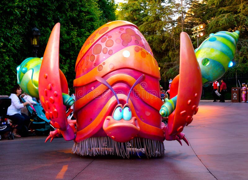 Disneyland-Fantasie-Parade unter dem Seecharakter