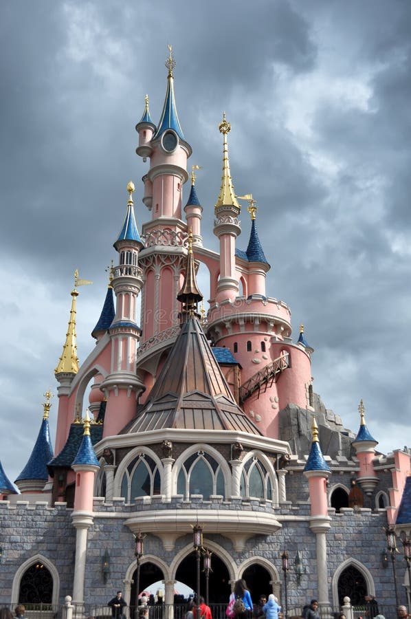 1,271 Disneyland Paris Castle Stock Photos - Free & Royalty-Free Stock  Photos from Dreamstime