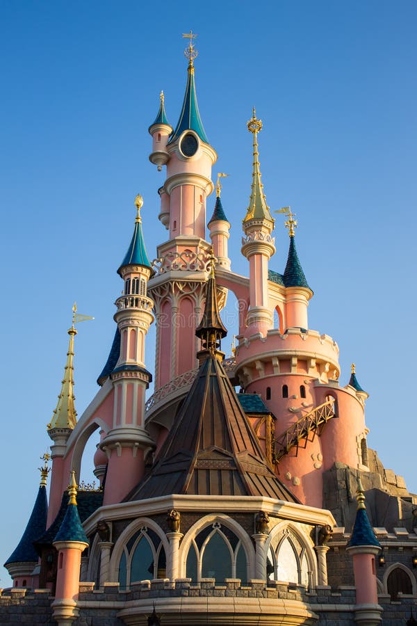 1,271 Disneyland Paris Castle Stock Photos - Free & Royalty-Free Stock  Photos from Dreamstime