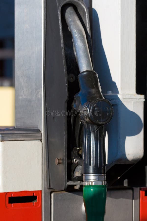 Dispensador de la gasolina imagen de archivo. Imagen de diesel - 27179411