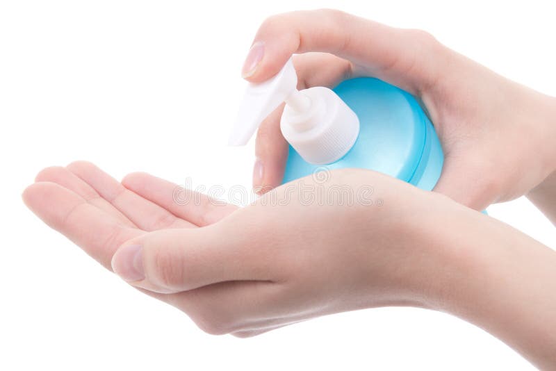 Dispensador del jabón líquido en las manos de la mujer aisladas en blanco