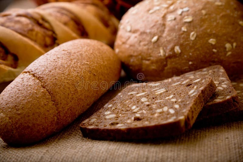 Vari tipi di freschi e gustosi, il pane di saccheggio.