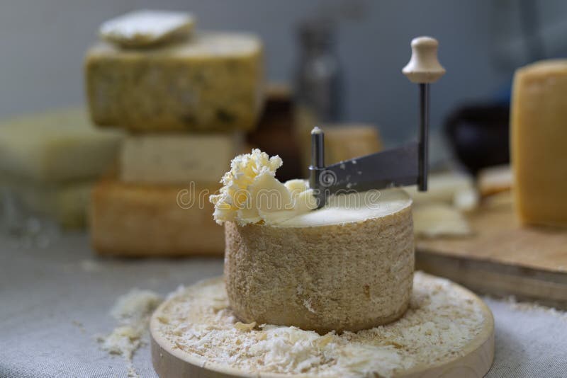 Dispositivo de abate do queijo suíço Tete de Moine