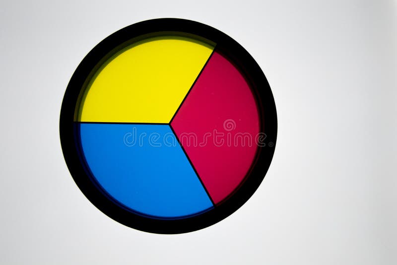 Disque avec 3 couleurs primaires, &#x28 ; jaune, bleu et red&#x29 ; sur un Ba blanc