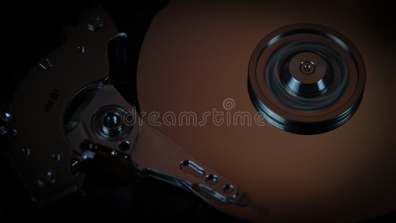 Disque dur démonté de l'ordinateur. Disque dur démonté du hdd de l'ordinateur avec effet miroir ouvert disque dur de l'ordinateur hdd avec effets de miroir partie de l'ordinateur pc portable fermer hdd
