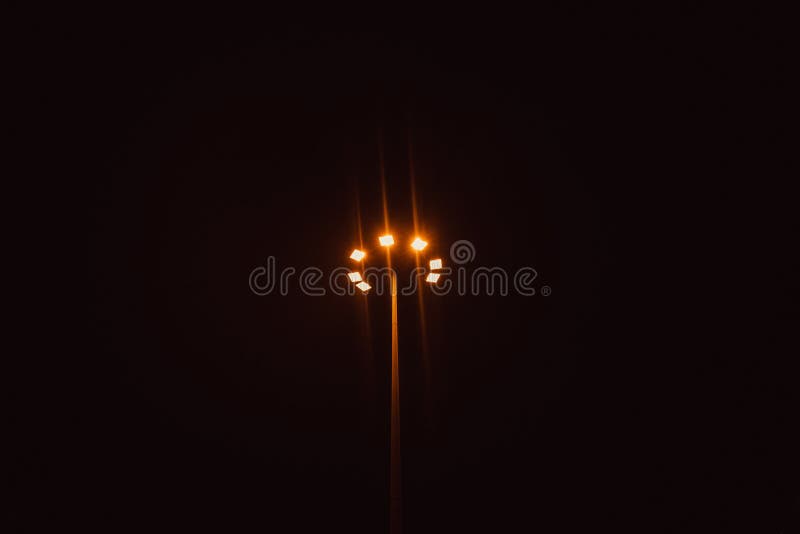 Esencialmente recoger Serena Distant Shot of an Illuminated Lamp Post in a Pitch Black Area Stock Photo - Image of interior, color: 154784996 Esencialmente recoger Serena Distant Shot of an Illuminated Lamp Post in a Pitch Black Area Stock Photo - Image of interior, color: 154784996