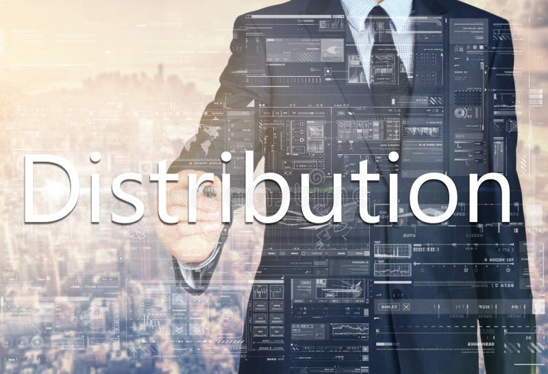 distribution d'écriture d'homme d'affaires sur le conseil transparent avec la ville photo libre de droits distribution d'écriture d'homme d'affaires sur le conseil transparent avec la ville photo libre de droits
