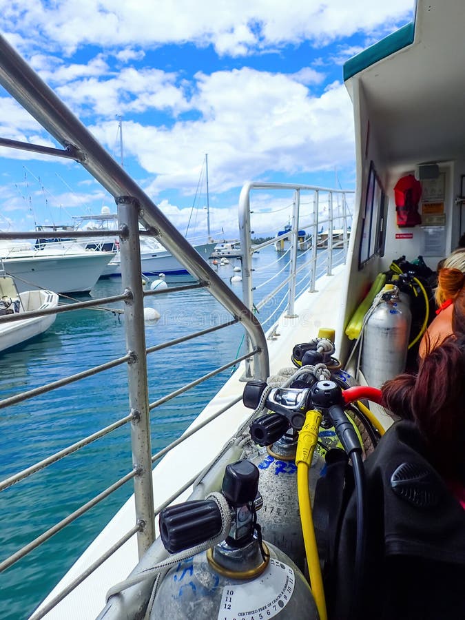 Dive Boat Ready pour laisser le port photos stock Dive Boat Ready pour laisser le port photos stock