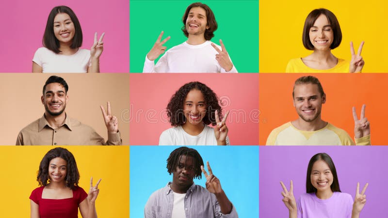 Divers groupes de gens joyeux célébrant le succès avec des gestes en V banque de vidéos