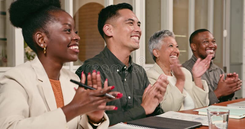 Diverse affärsgruppsklappning och firande av lyckade möten lager videofilmer