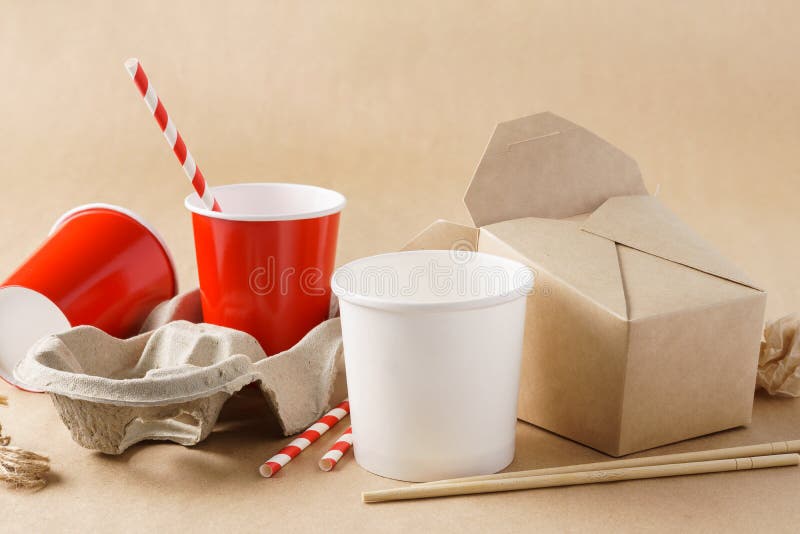 Diverse ambalaje ecologice din hârtie kraft pentru produse alimentare de consum royalty free stock photo