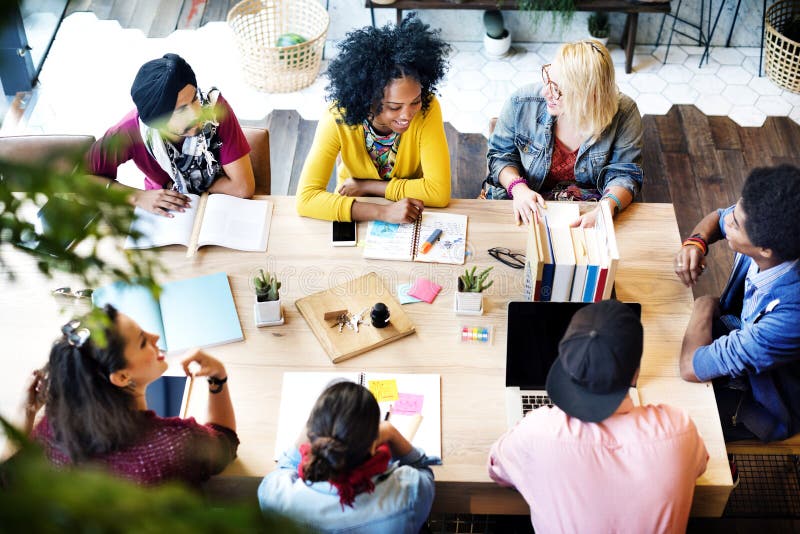 Gruppo Eterogeneo Di Persone Che Lavorano Insieme Concetto.