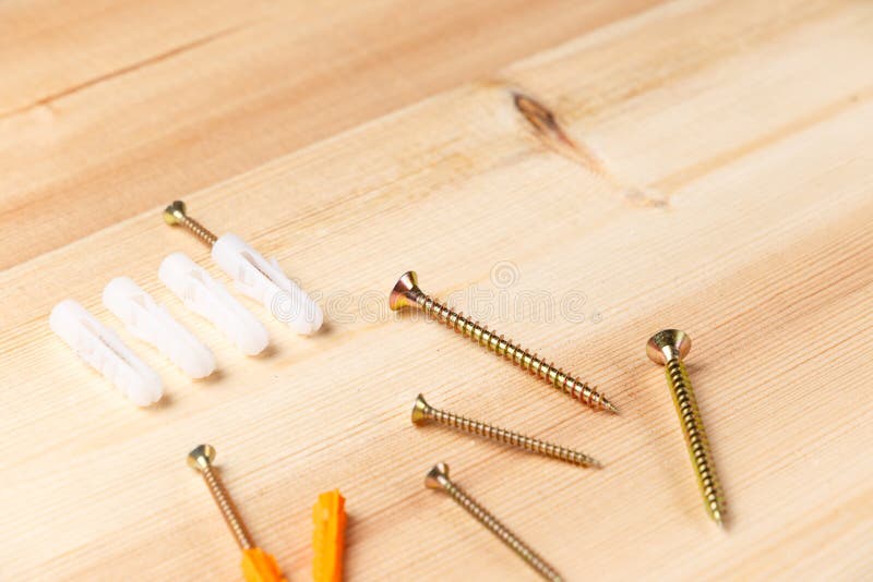 Diverse schroeven Instrumenten op houten achtergrond De hulpmiddelen van de reparatie Hoogste mening Vlak leg Close-up stock foto Diverse schroeven Instrumenten op houten achtergrond De hulpmiddelen van de reparatie Hoogste mening Vlak leg Close-up stock foto