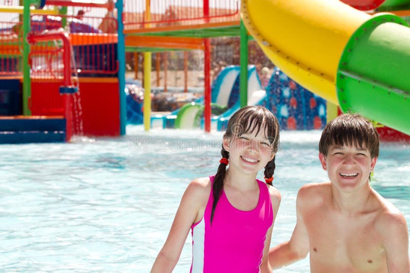 Diversión en el waterpark fotos de archivo Diversión en el waterpark fotos de archivo