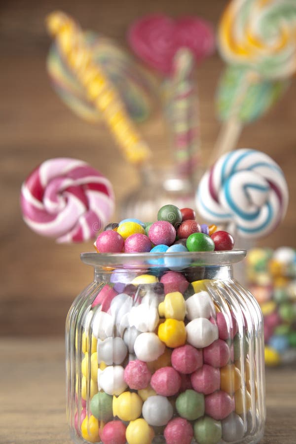 Diversos dulces y piruletas coloridos foto de archivo libre de regalías