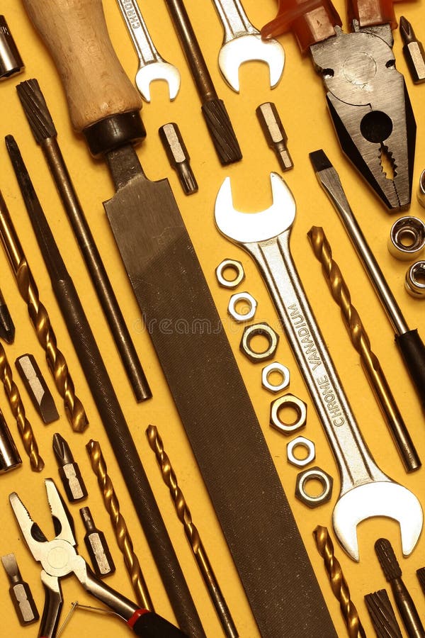 Diversos tipos de ferramentas da mão