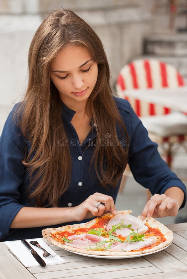 Pizza deliciosa e divertida imagem de stock