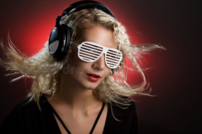 DJ blond