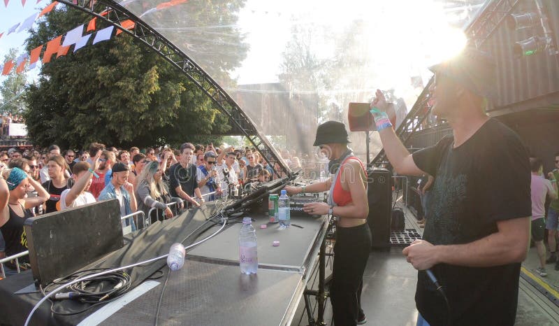 Dj Nastia выполняя комплект в реальном маштабе времени стоковое фото