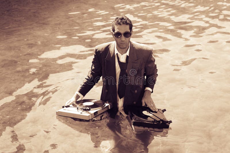 Dj in sea