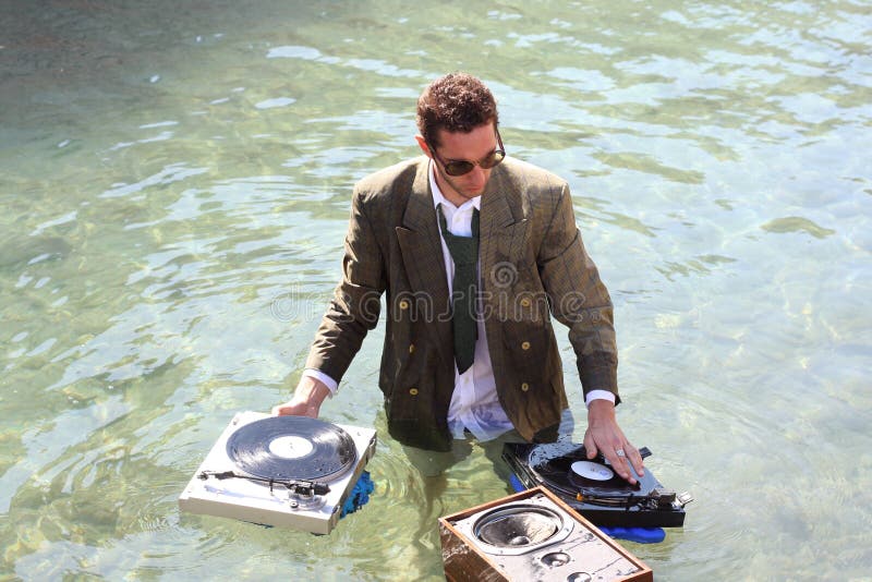 Dj in sea